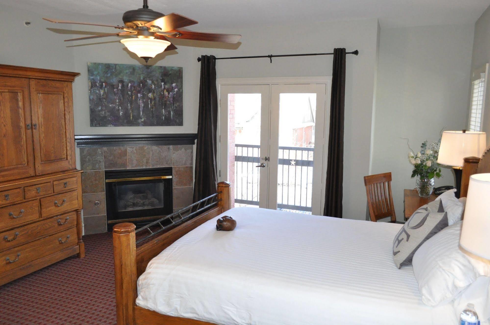 The Bradley Boulder Inn Ngoại thất bức ảnh