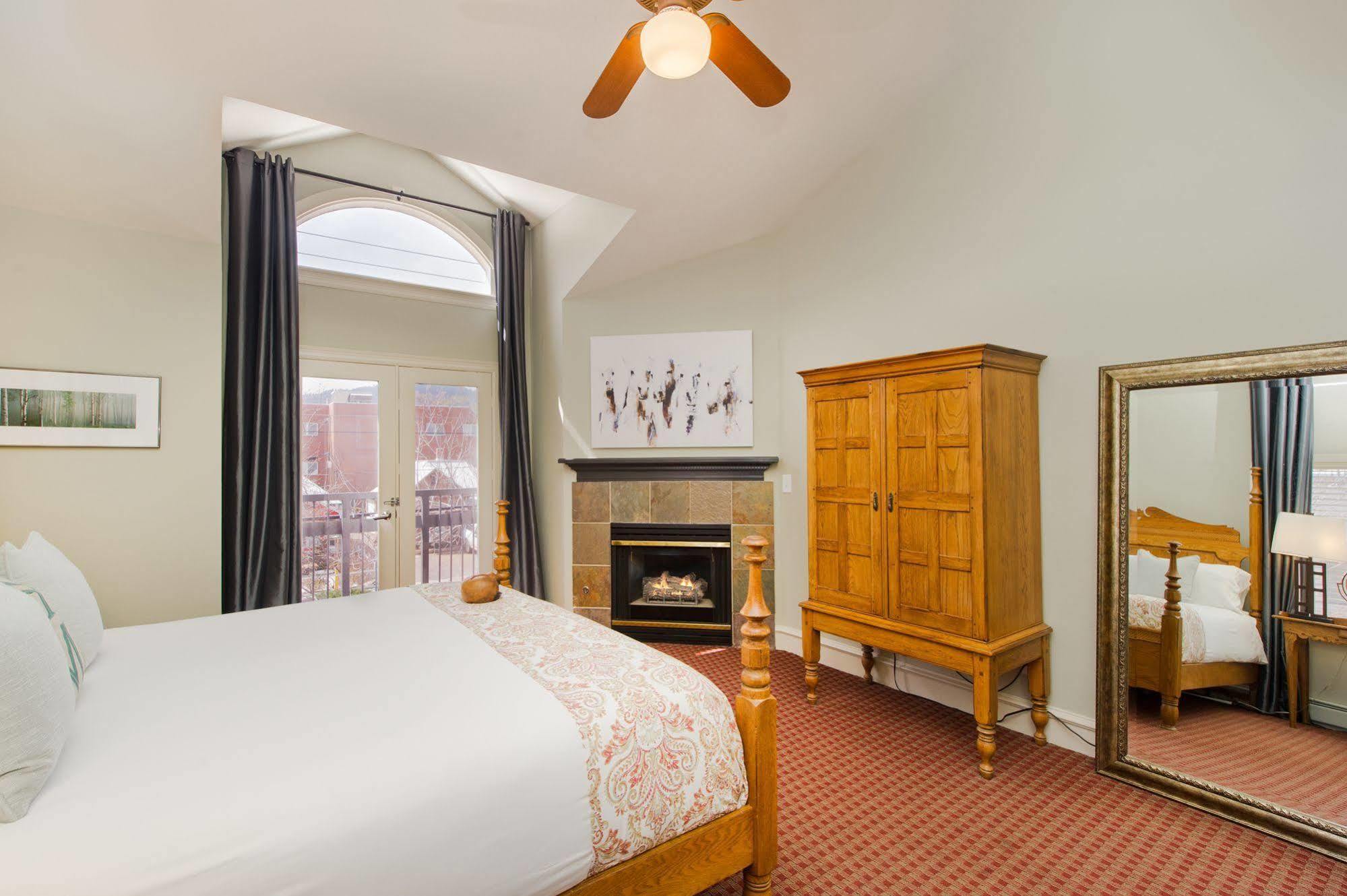 The Bradley Boulder Inn Ngoại thất bức ảnh
